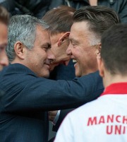 Κουνάει μαντήλι ο Φαν Γκααλ